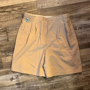 Elegant Tan Women's Bermuda Shorts / DG60